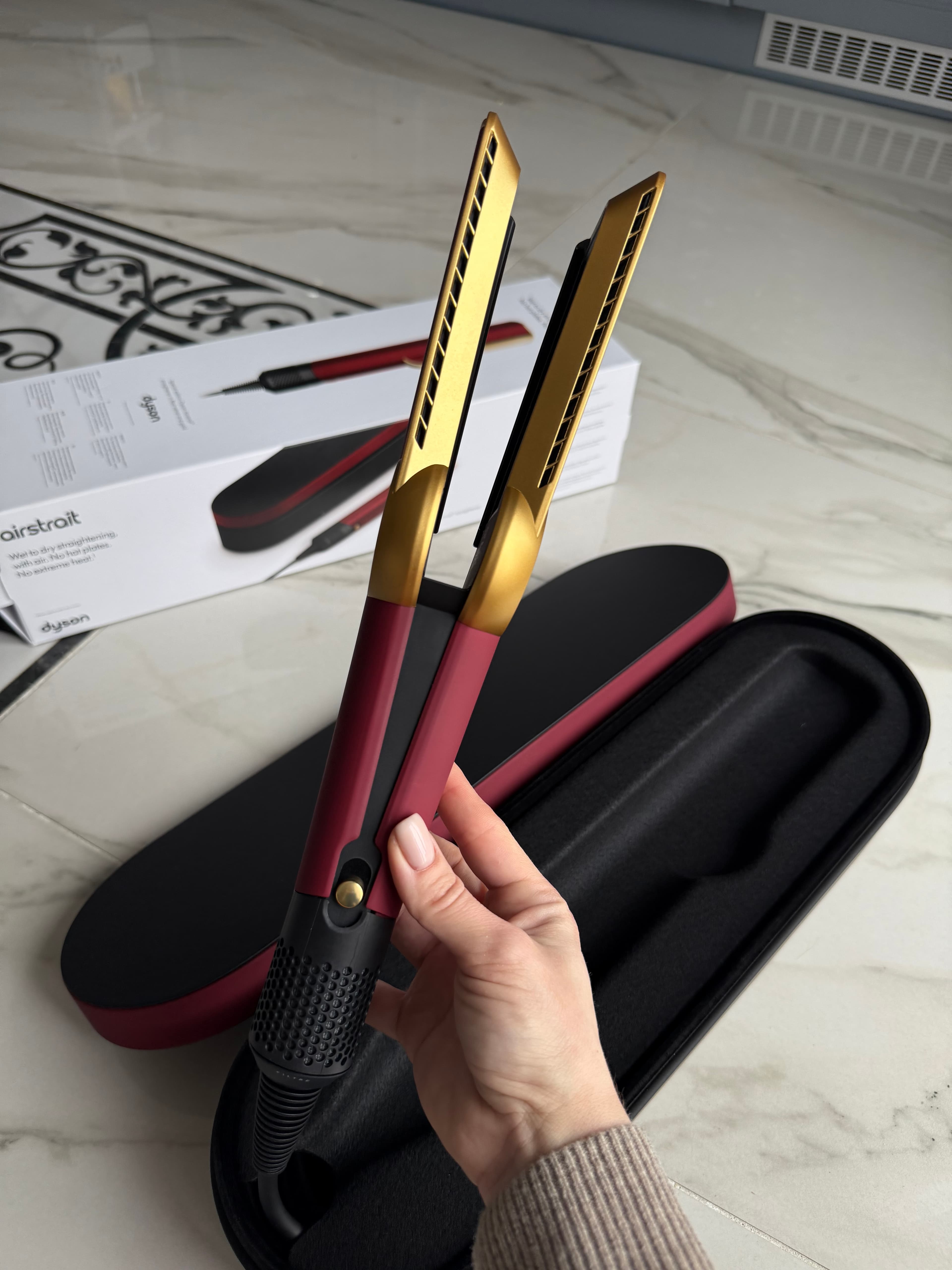 Dyson Airstrait HT01 Red Velvet/Gold 3