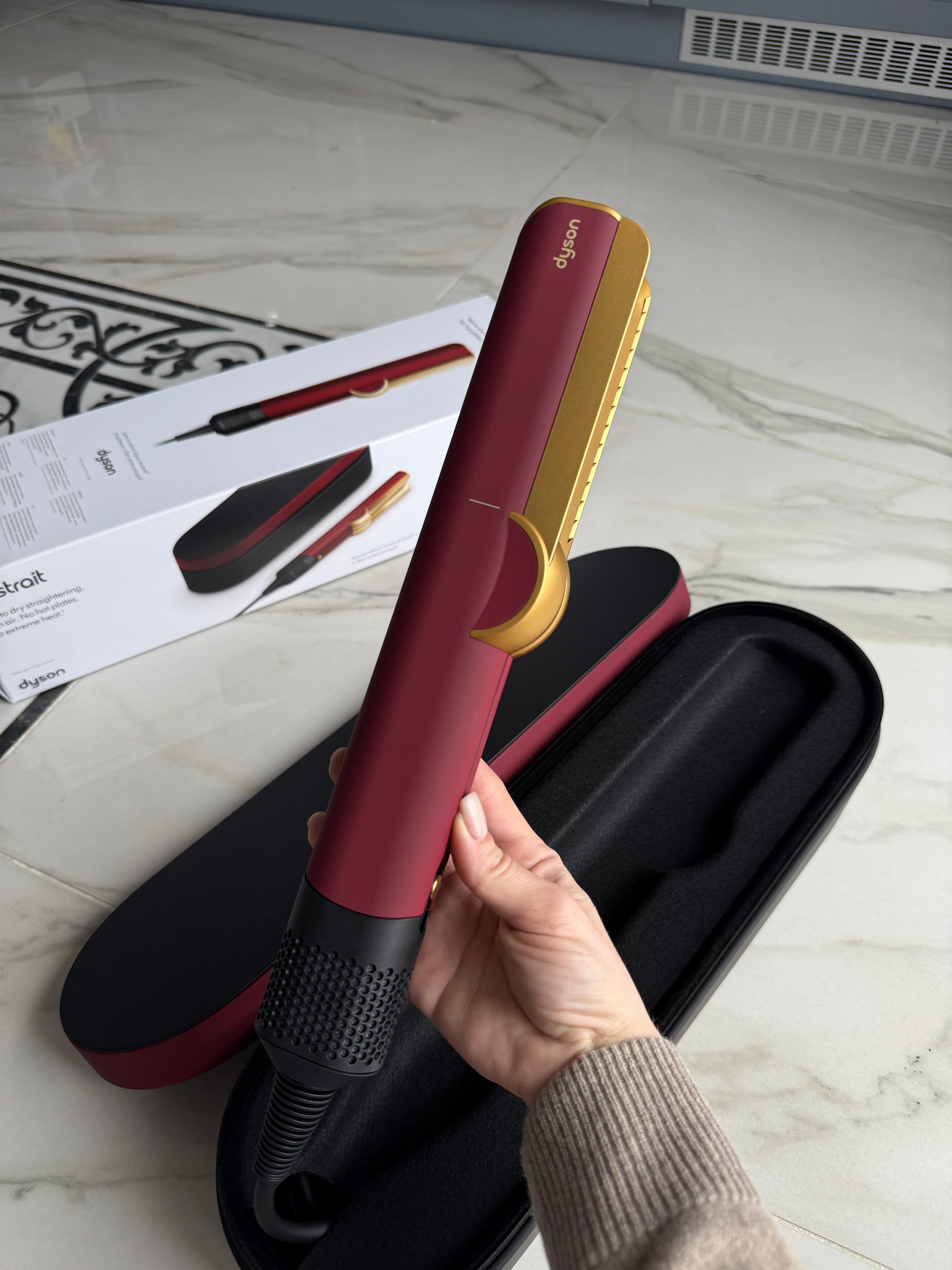 Dyson Airstrait HT01 Red Velvet/Gold 4